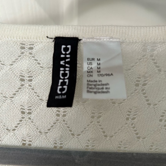 dainty crochet short sleeved cardigan - Picture 4 of 5